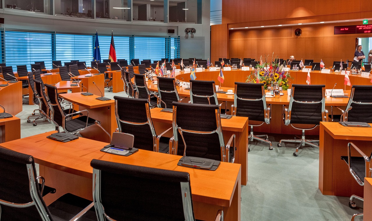 federal-chancellery-639100_1280.jpg